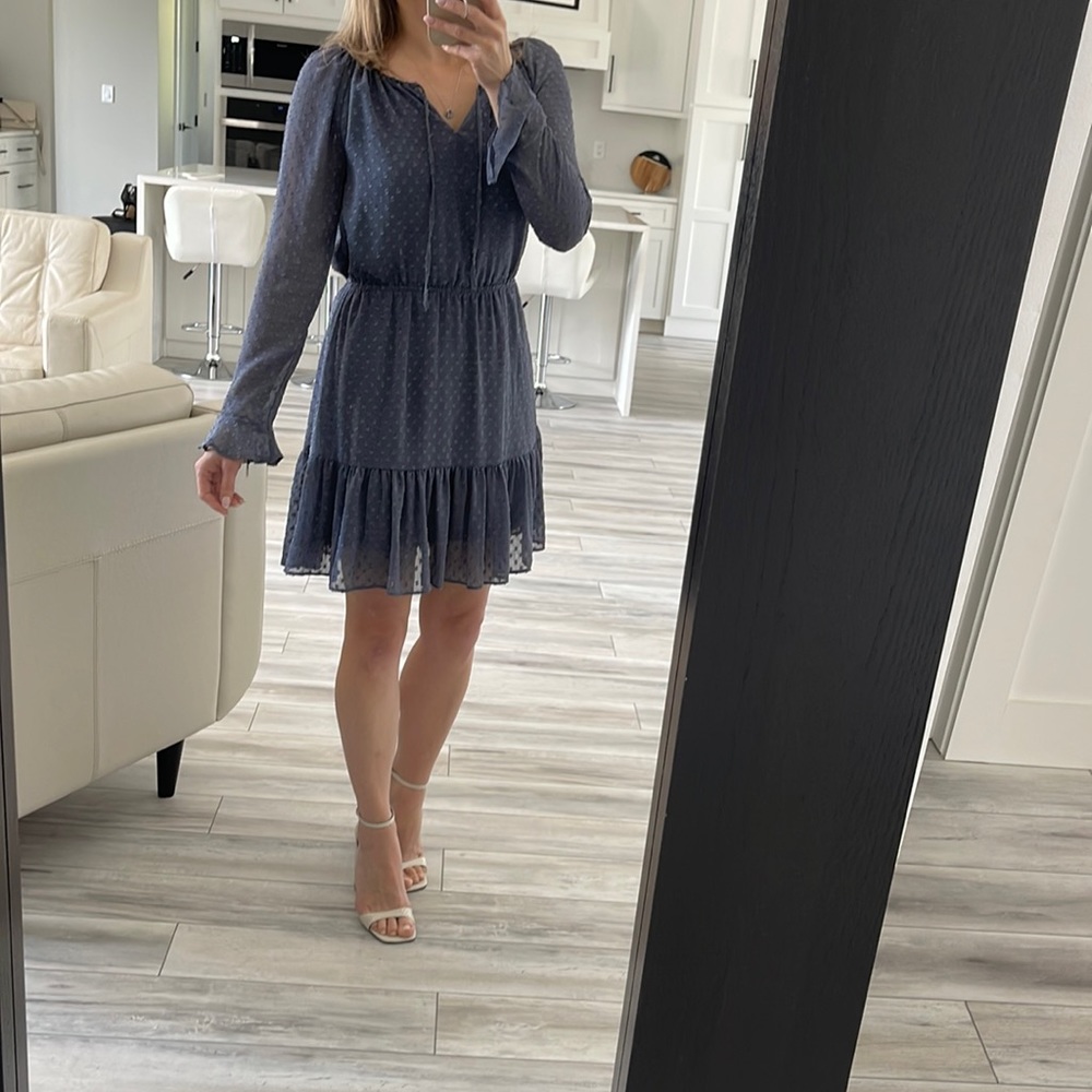 Woman’s dress size 6 long sleeve